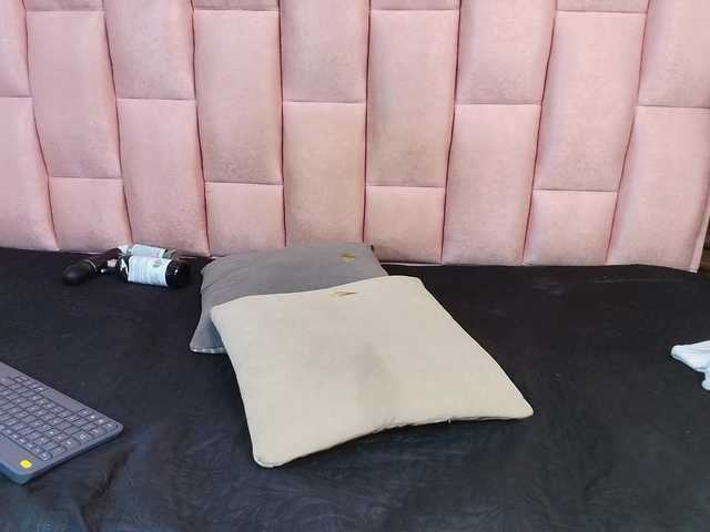 emmily-keller's BongaCams show and profile