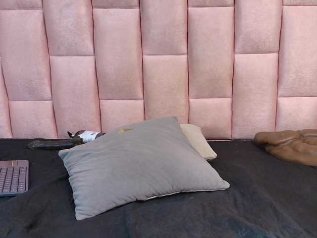 emmily-keller's BongaCams show and profile