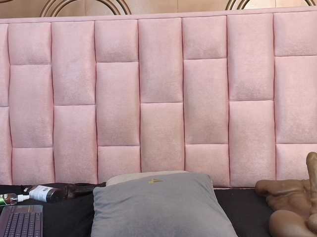 emmily-keller's BongaCams show and profile