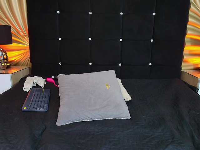 emmily-keller's BongaCams show and profile