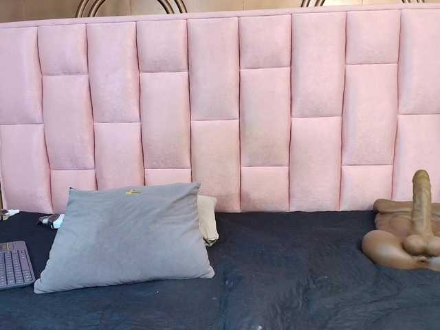 emmily-keller's BongaCams show and profile