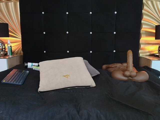 emmily-keller's BongaCams show and profile