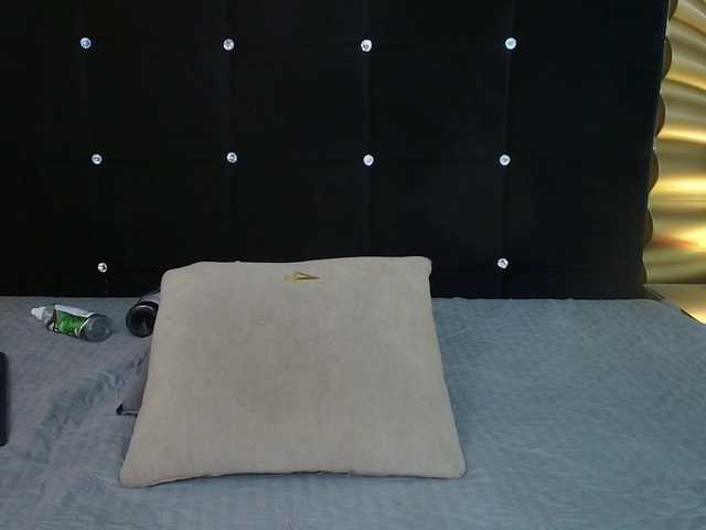 emmily-keller live cam profile