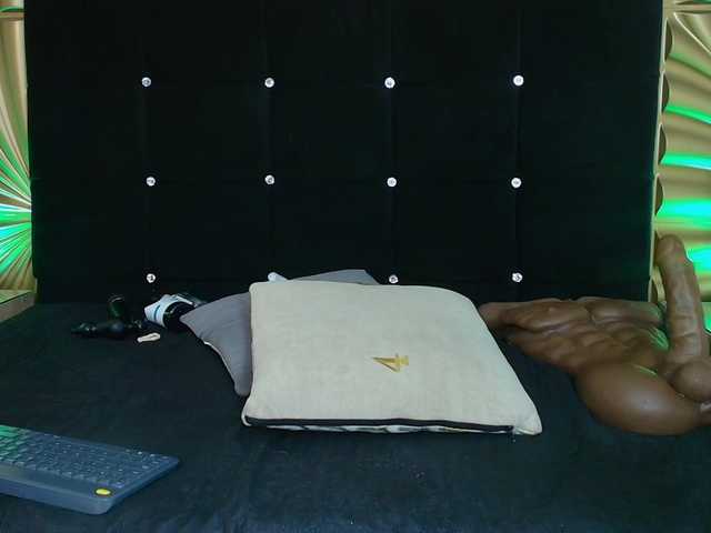 emmily-keller's BongaCams show and profile