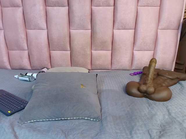 emmily-keller's BongaCams show and profile