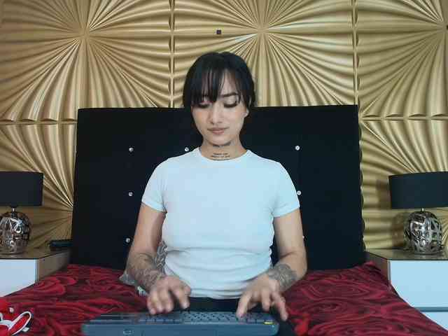 emmily-keller webcam