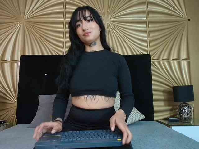 emmily-keller webcam