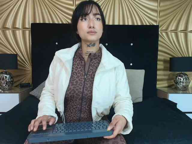 emmily-keller webcam