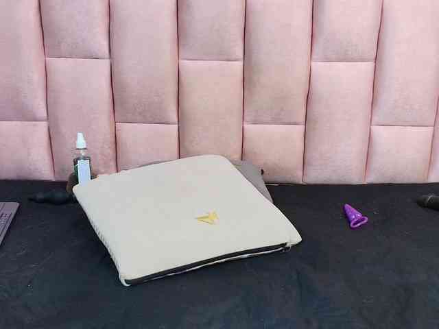 emmily-keller webcam