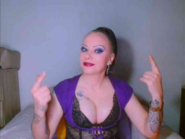 alicesensuel Live Webcam on BongaCams