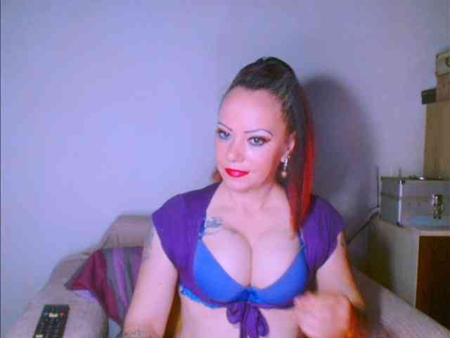 alicesensuel Live Webcam on BongaCams