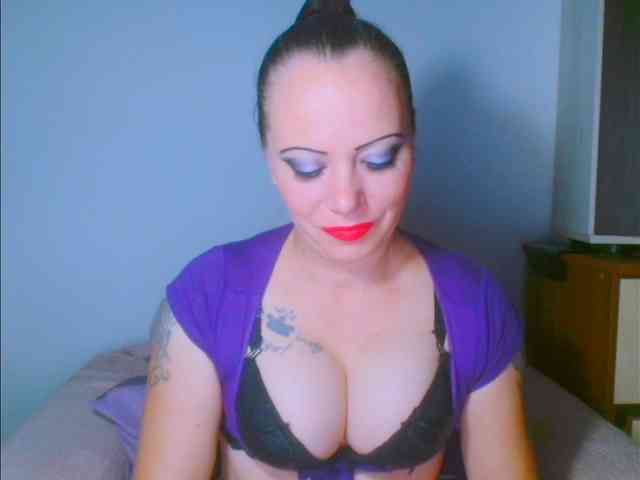 alicesensuel Live Webcam on BongaCams