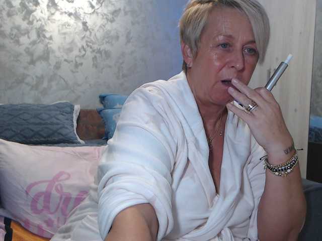 LovePinkLilli's BongaCams show and profile
