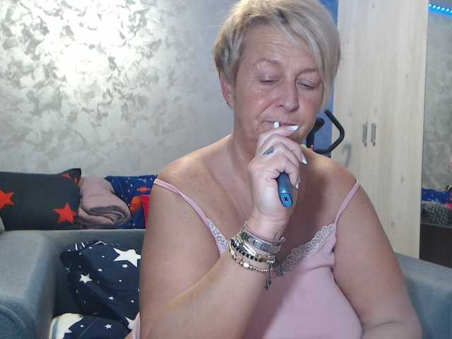 LovePinkLilli's BongaCams show and profile