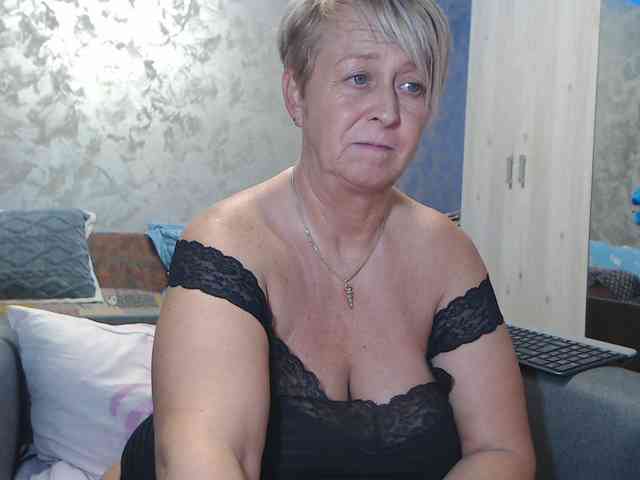 LovePinkLilli webcam