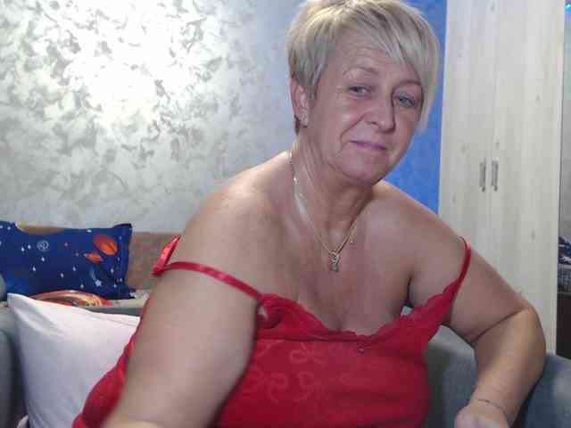 LovePinkLilli webcam