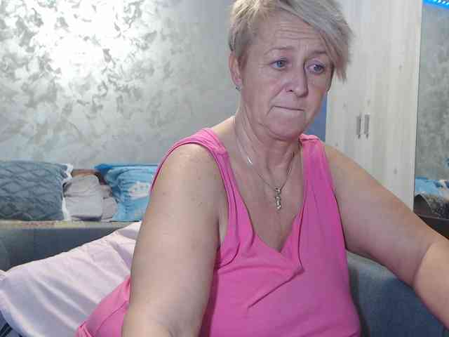 LovePinkLilli webcam