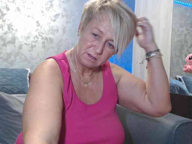 LovePinkLilli webcam