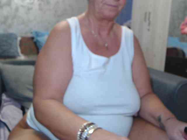 LovePinkLilli webcam