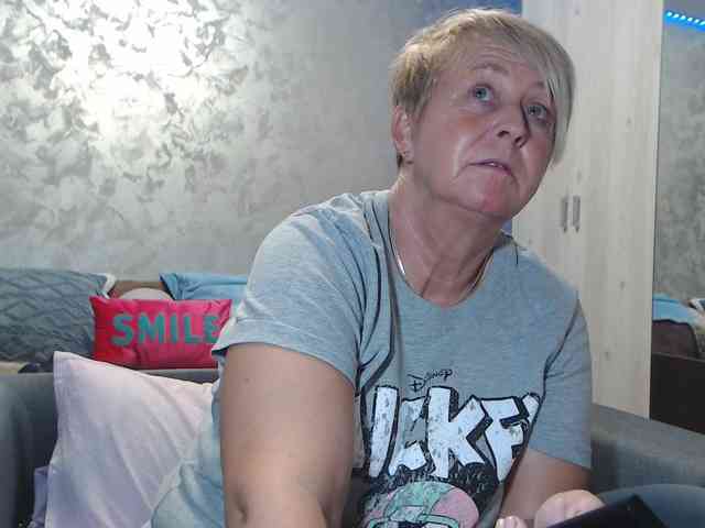 LovePinkLilli webcam