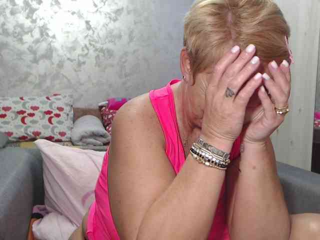 LovePinkLilli webcam