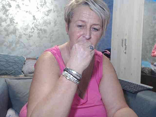 LovePinkLilli webcam