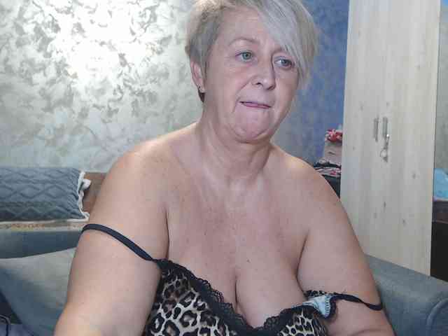 LovePinkLilli webcam