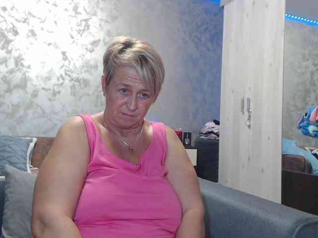 LovePinkLilli webcam