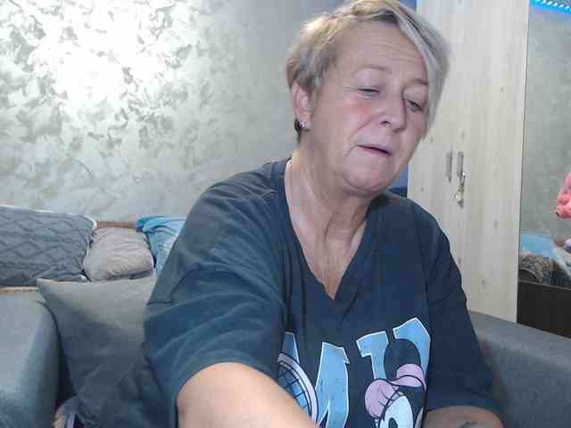 LovePinkLilli webcam