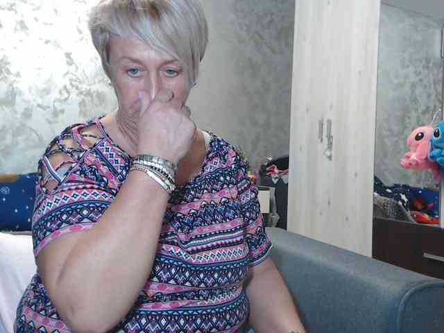 LovePinkLilli webcam