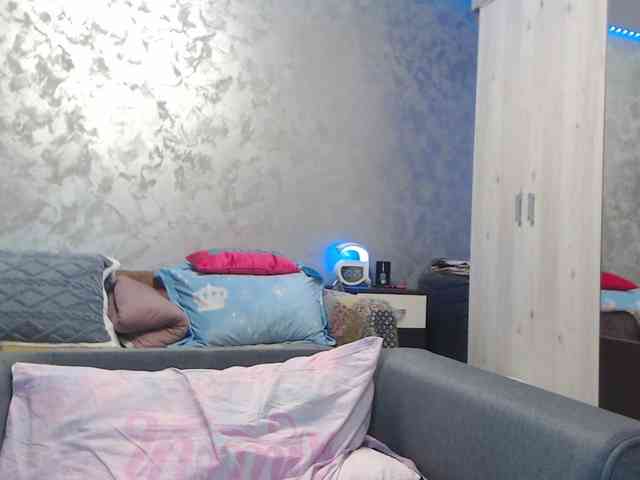 LovePinkLilli webcam