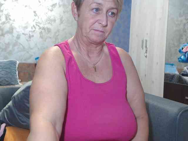 LovePinkLilli webcam