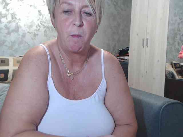 LovePinkLilli webcam