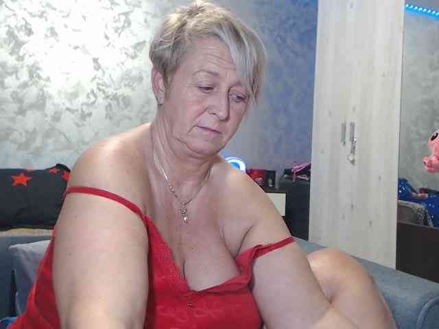 LovePinkLilli webcam