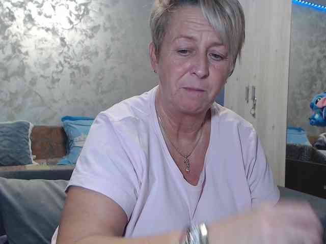 LovePinkLilli webcam