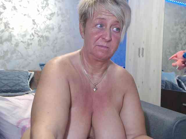 LovePinkLilli webcam