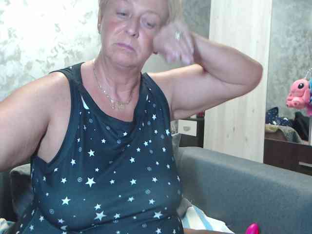 LovePinkLilli webcam