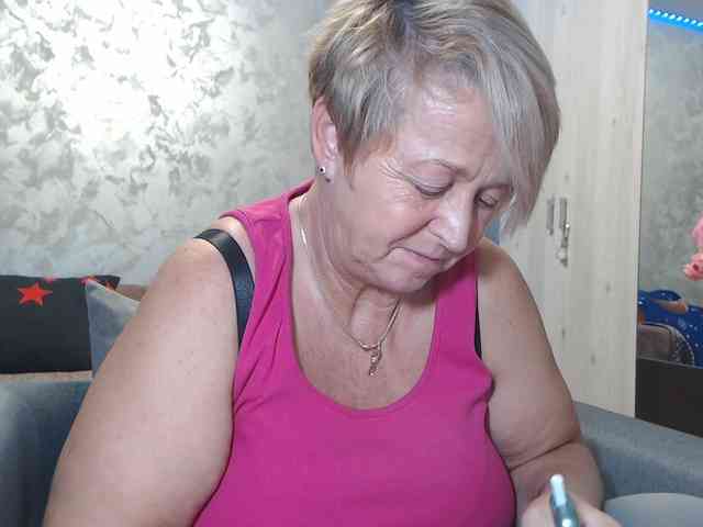 LovePinkLilli webcam