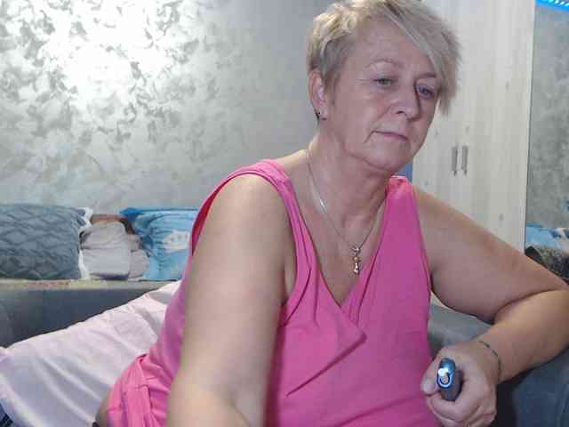 LovePinkLilli webcam