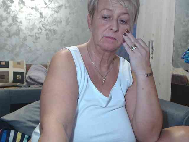 LovePinkLilli webcam