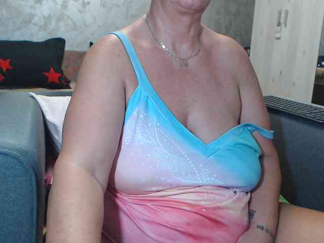 LovePinkLilli webcam