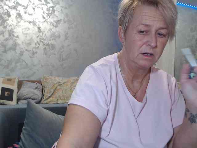 LovePinkLilli webcam