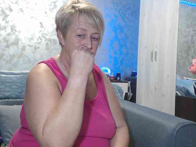 LovePinkLilli webcam