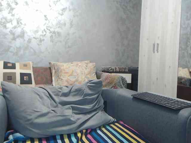 LovePinkLilli webcam