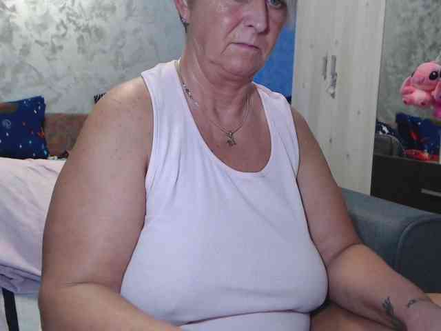 LovePinkLilli webcam