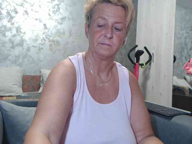 LovePinkLilli webcam