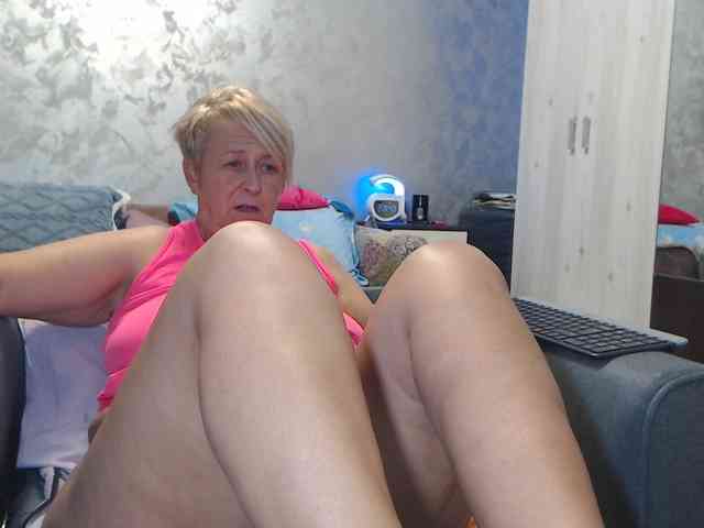 LovePinkLilli webcam