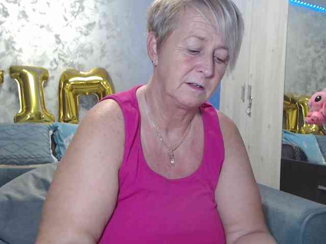 LovePinkLilli webcam