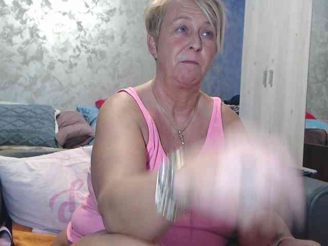 LovePinkLilli webcam