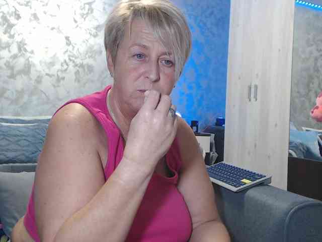 LovePinkLilli webcam